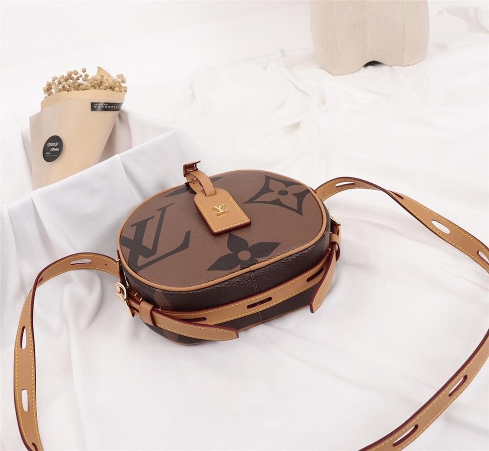 Stylish Refined Monogram Leather Shoulder Bag 20x22x8cm