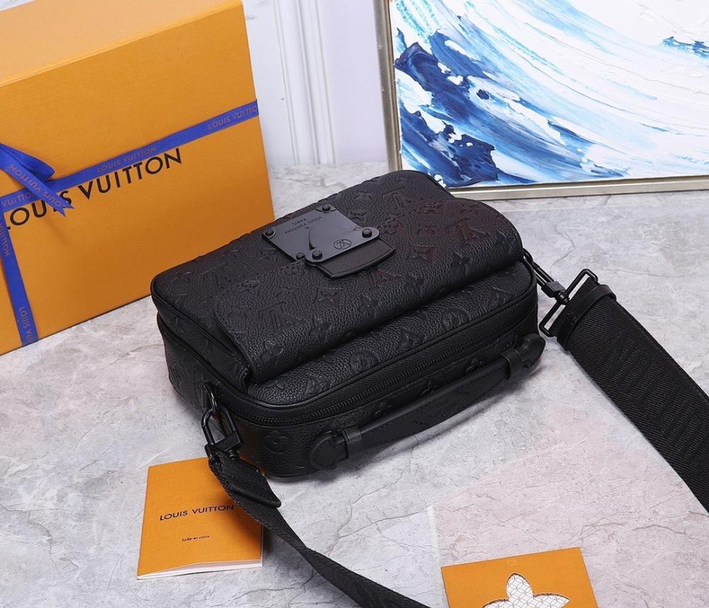 Stylish Embroidered Leather Shoulder Bag Black 22x18x8cm