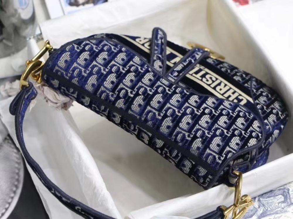 Classic Shoulder Bag Style 180998538