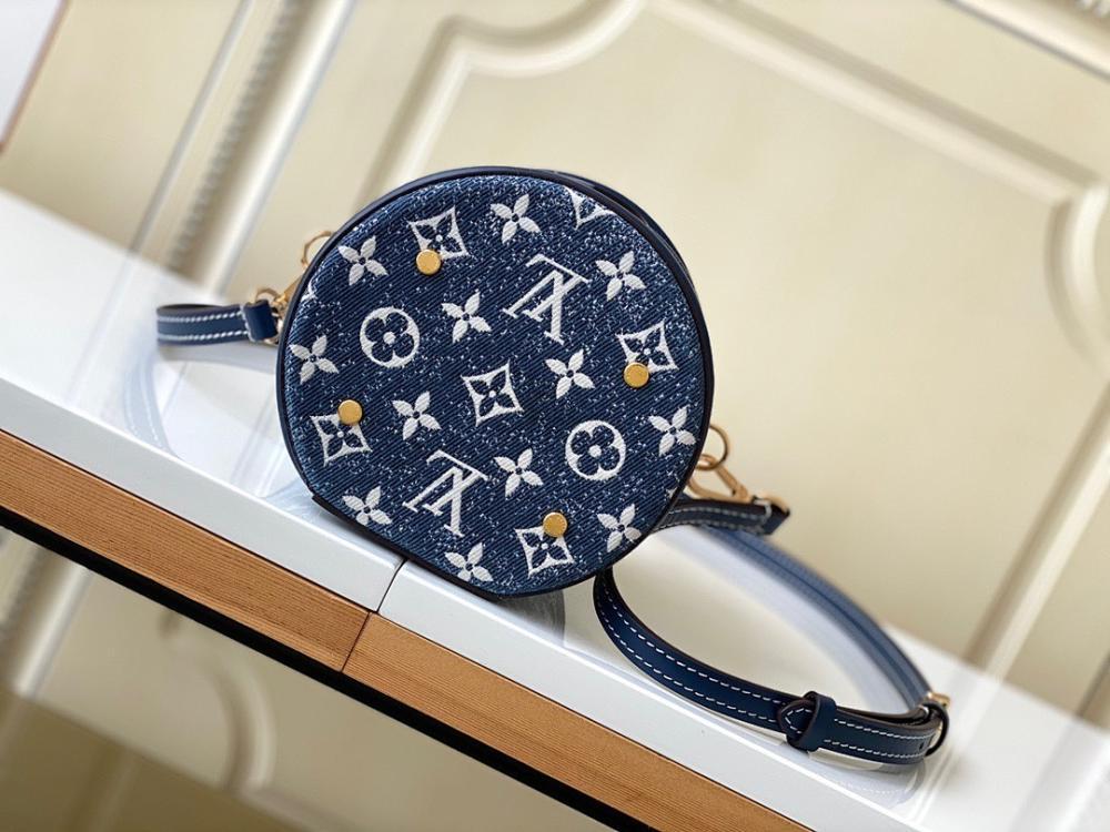 Elegant Leather Shoulder Bag 15x17x15cm