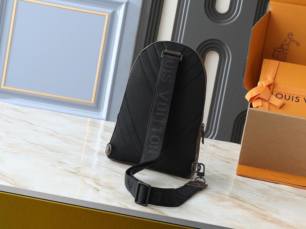 Italian-Inspired Elegant Shoulder Bag 20x30x4cm