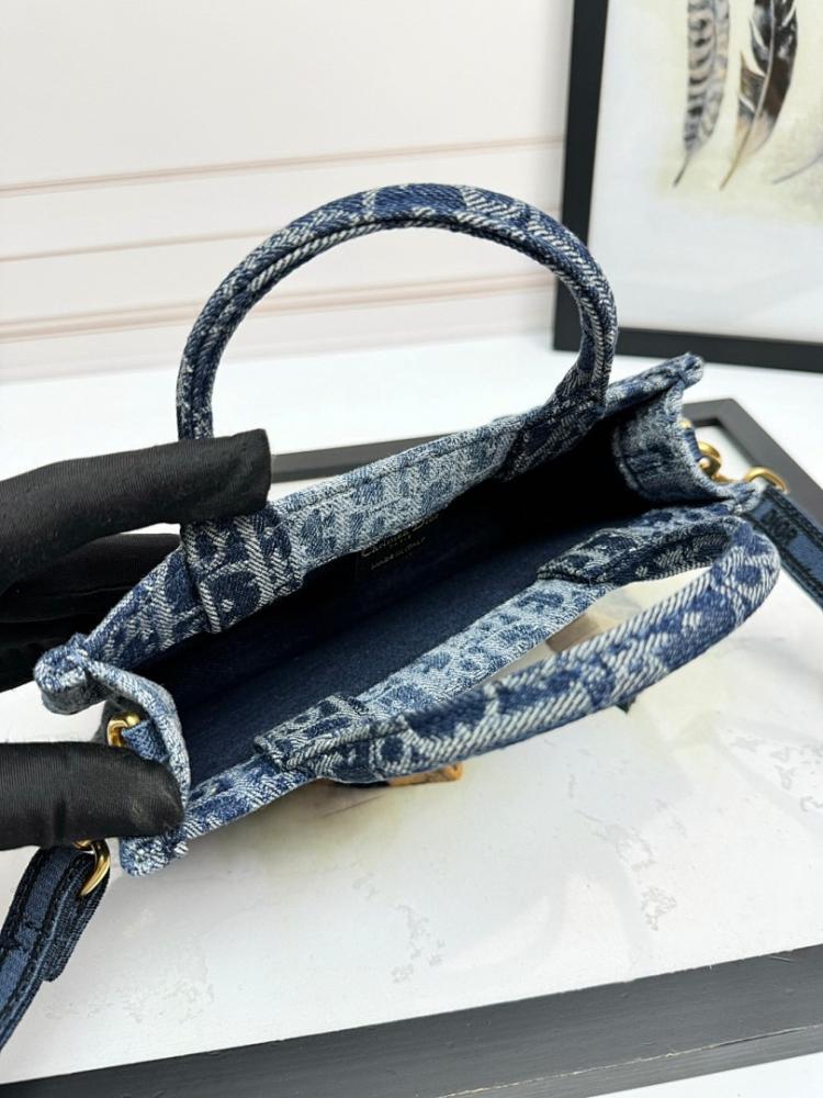 Elegant Refined Shoulder Bag 21.5x13x7.5cm