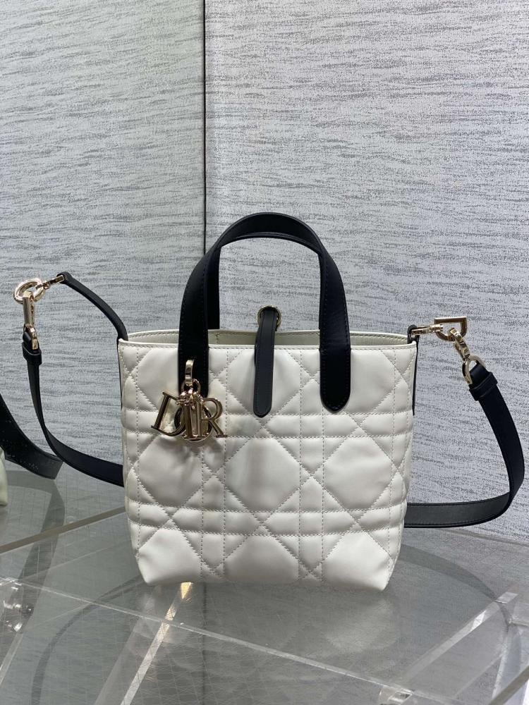 Top Handle Bag Style 444538971