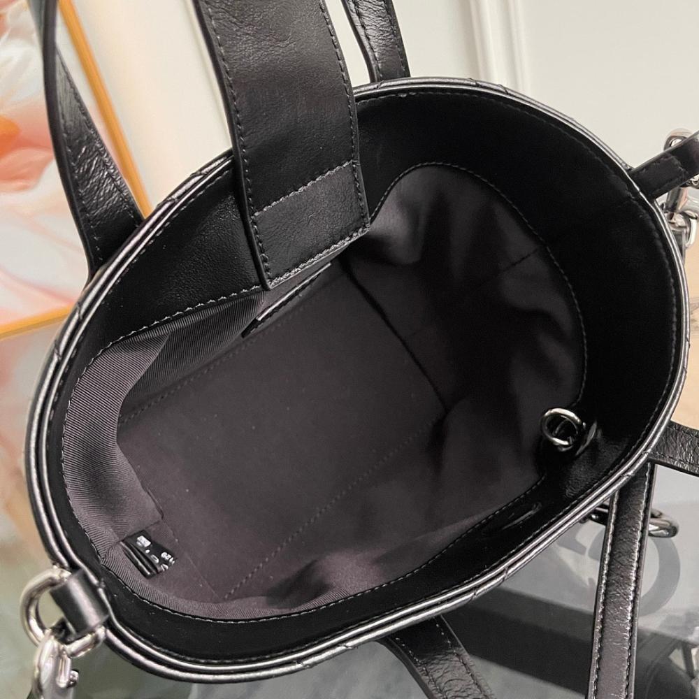 Modern Luxury Bag 17.5x17x12.5cm