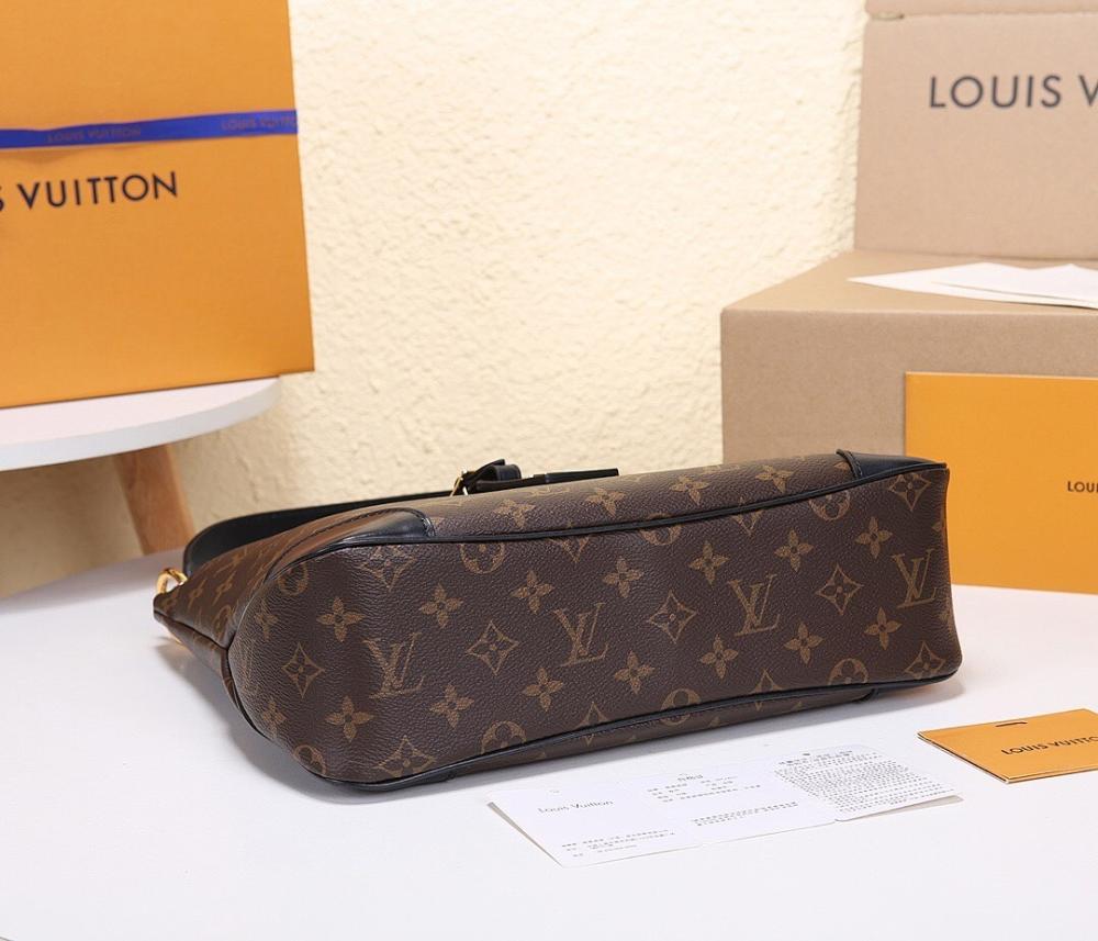Classic Refined Leather Shoulder Bag 31x27x11cm