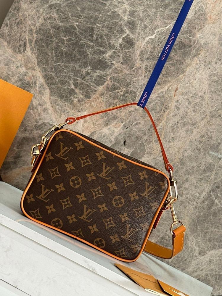Arco Monogram Leather Shoulder Bag 25x17.5x11cm