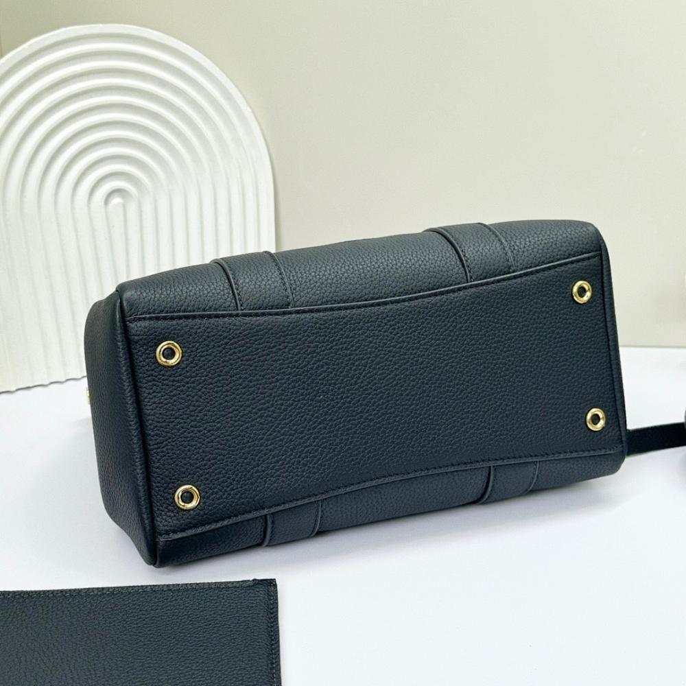 Classic Refined Calfskin Shoulder Bag 25x18x12.5cm