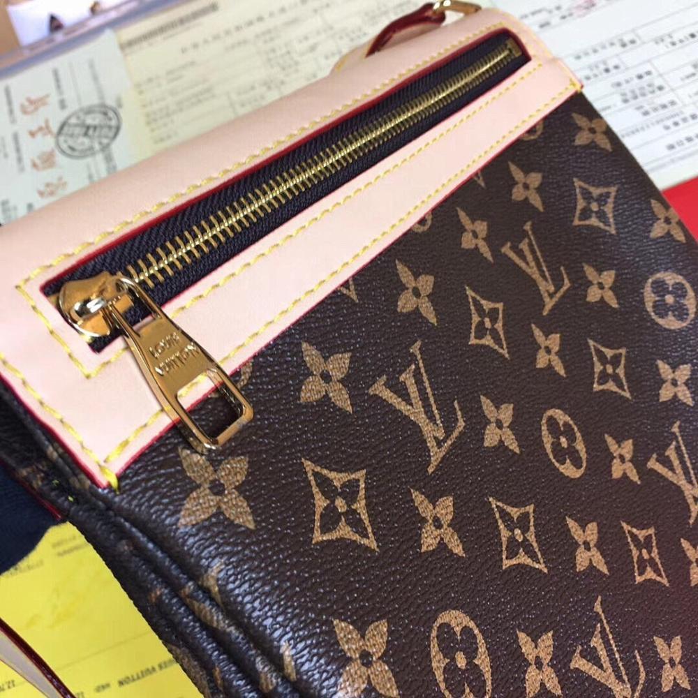 Italian-Inspired Elegant Leather Bag 20x22x4.5cm