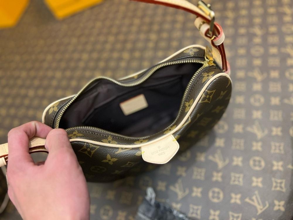 Elegant Stylish Leather Shoulder Bag 21x7x5cm