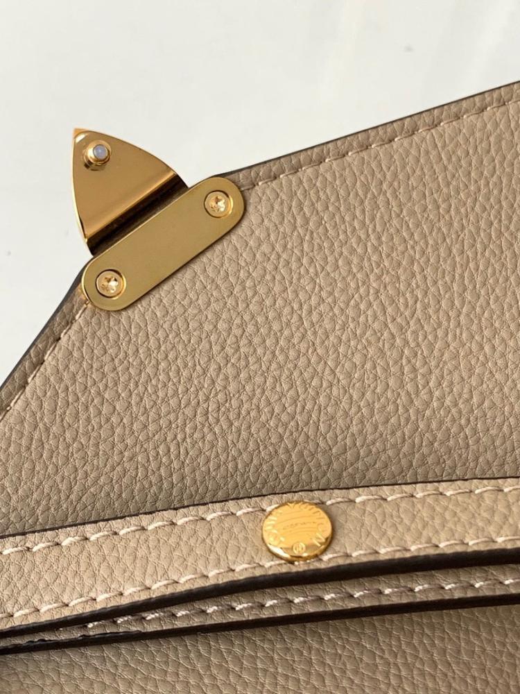 Stylish Calfskin Shoulder Bag 21.5x13.5x6cm