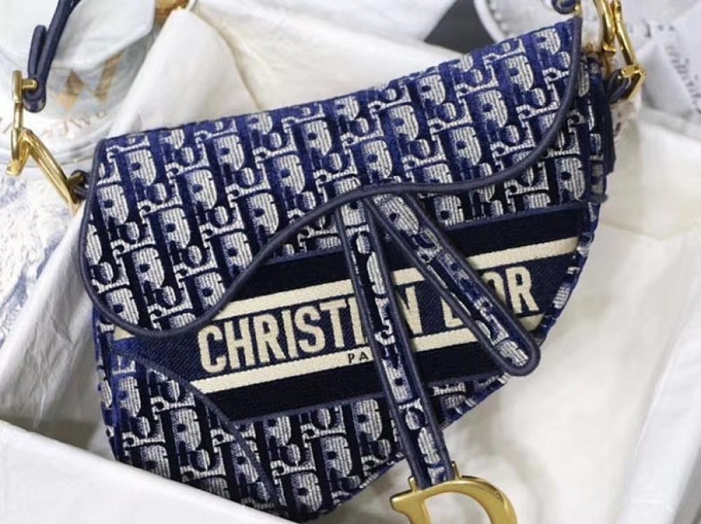 Classic Shoulder Bag Style 180998538