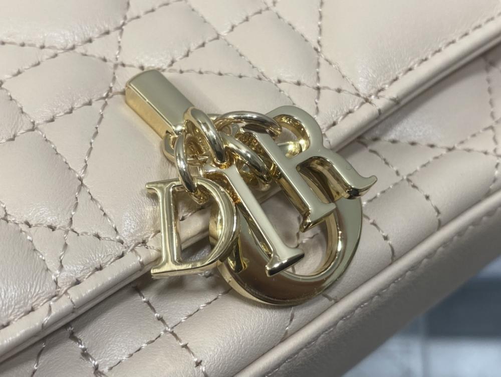 Elegant Top Handle Bag Style 574704416