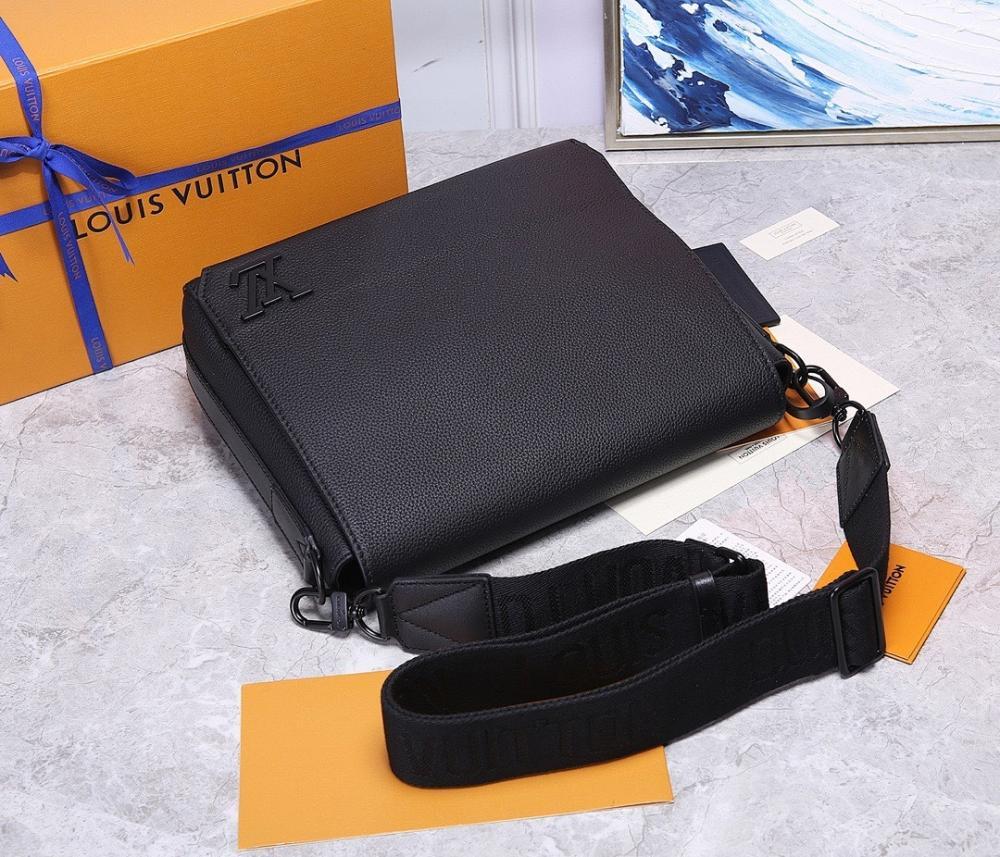 Modern Italian-Inspired Calfskin Shoulder Bag 30.5x24x10cm