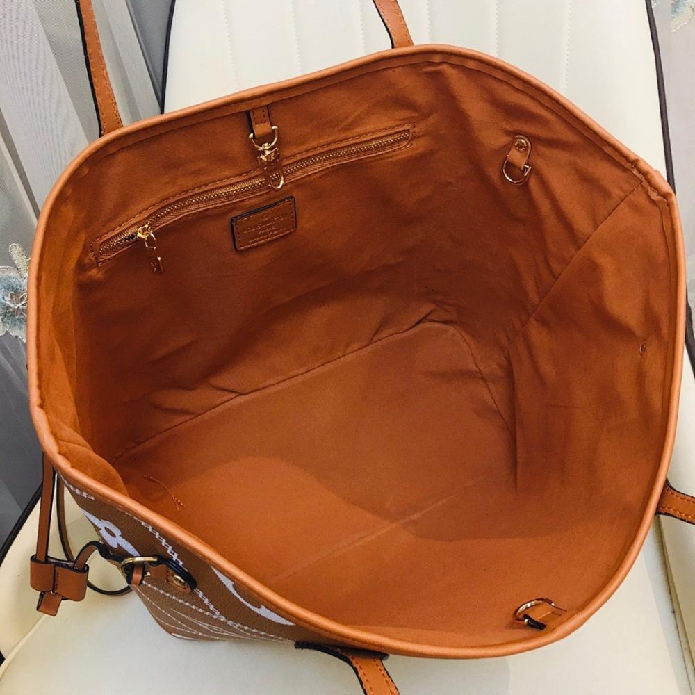 Elegant Refined Leather Crossbody Bag 31x28x14cm
