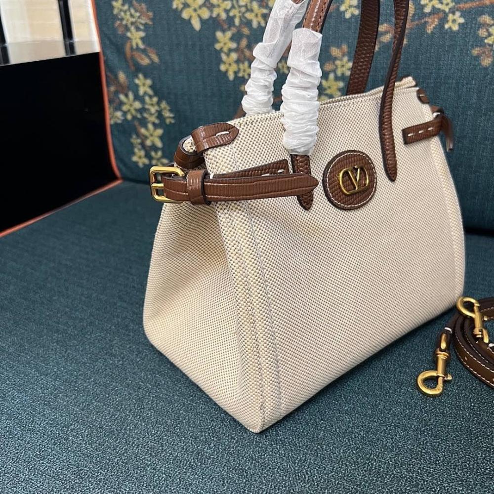 VLogo Signature Leather Shoulder Bag Style 1710309564