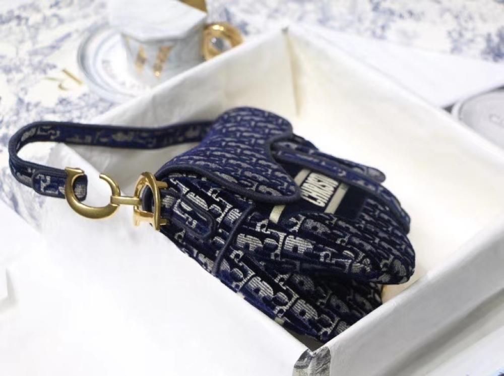 Classic Shoulder Bag Style 180998538