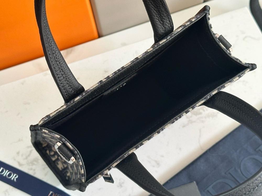 Elegant Stylish Black Printed Leather Shoulder Bag Black/Beige 21x23.5x7.5cm