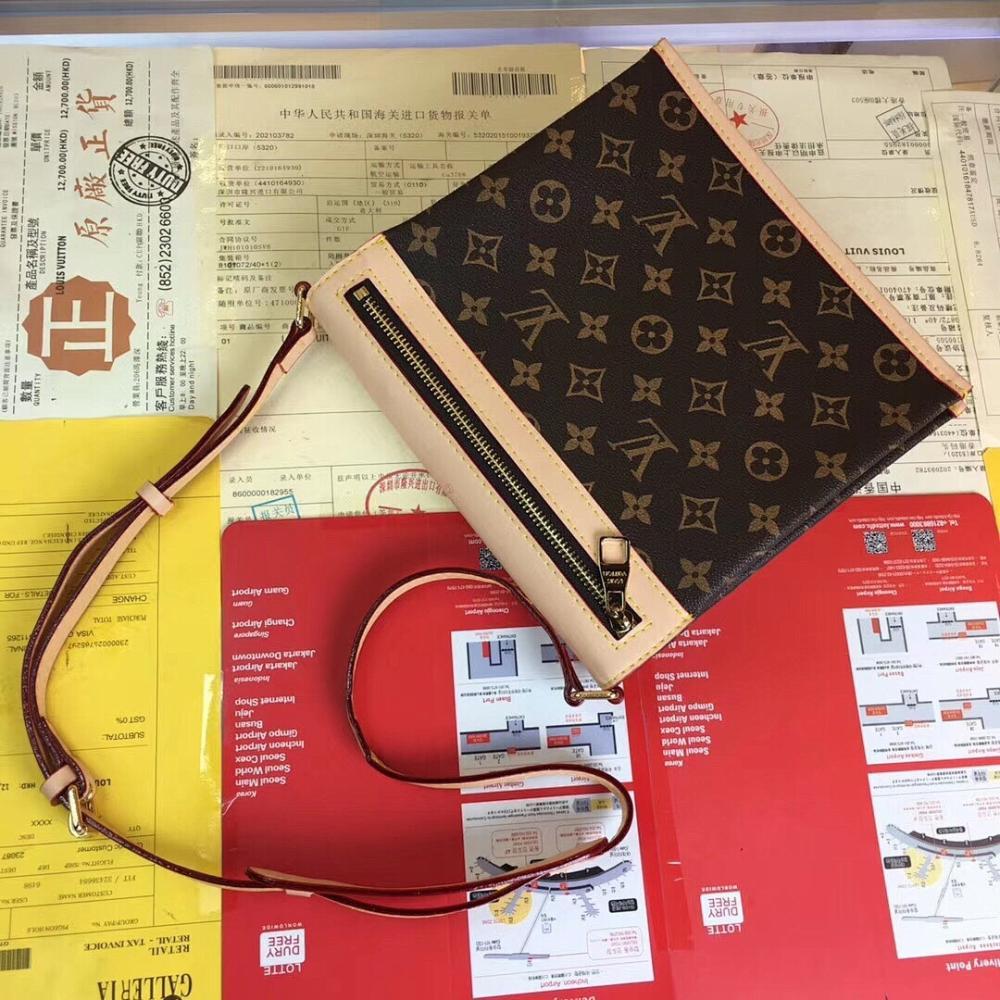 Italian-Inspired Elegant Leather Bag 20x22x4.5cm