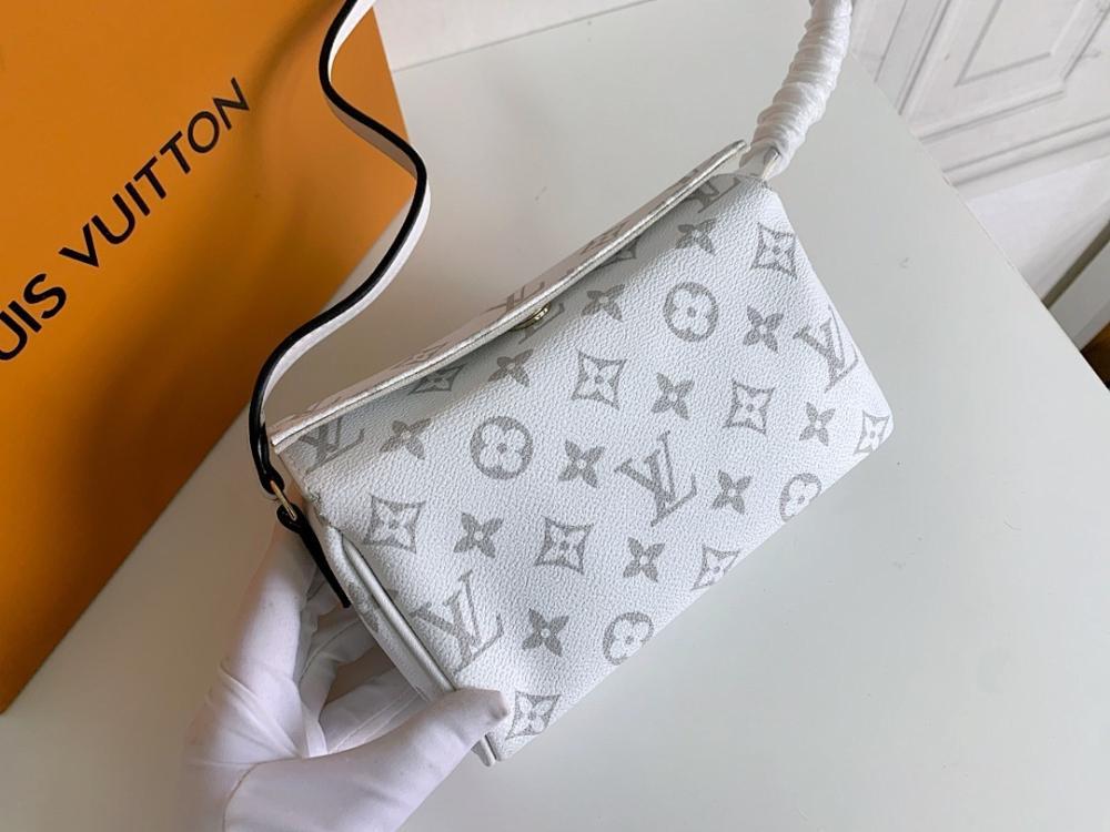 Stylish Calfskin Shoulder Bag 21x12x6cm