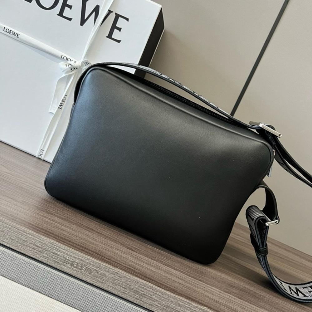 Elegant Leather Shoulder Bag 24.5x18x10.5cm