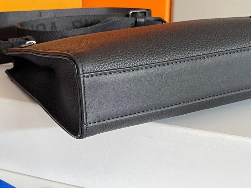 Italian-Inspired Luxury Leather Shoulder Bag 28x21x6cm