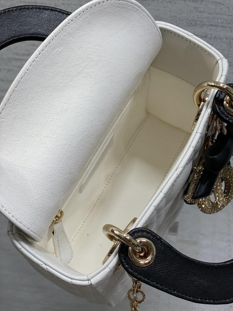 Classic Top Handle Bag Style 25421622