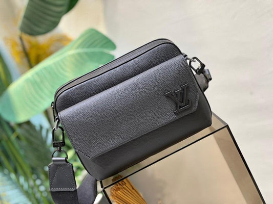 Classic Luxury Leather Shoulder Bag 23.5x18x7cm