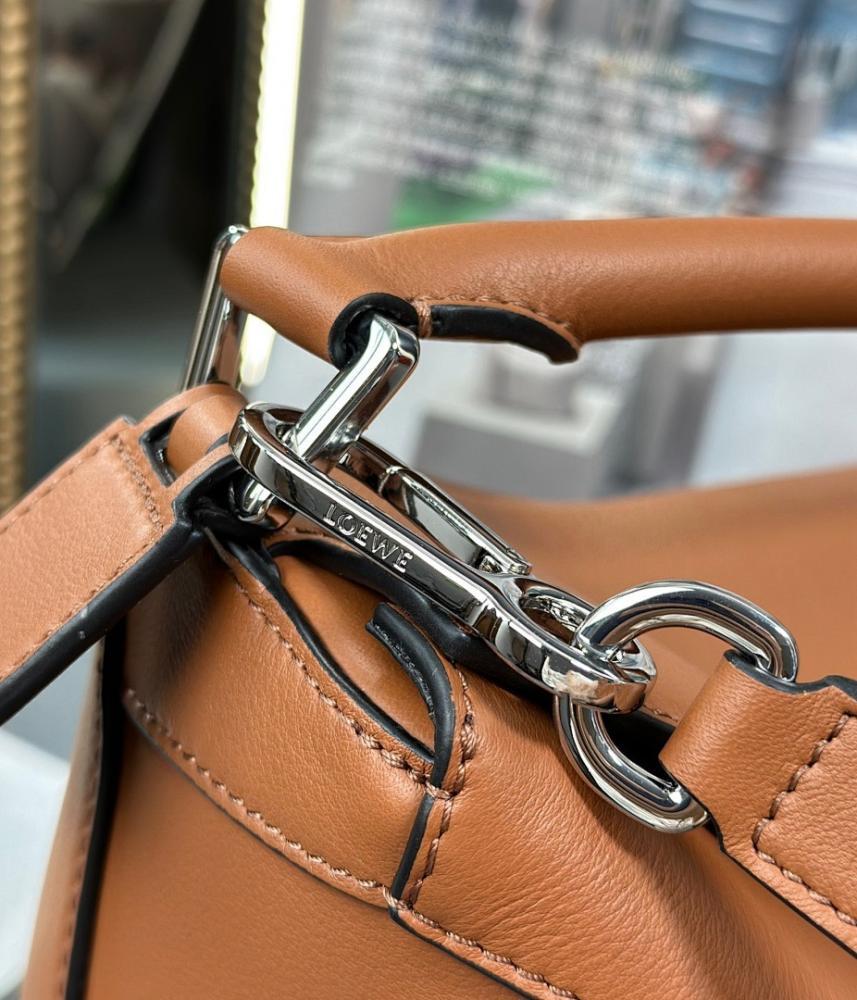 Stylish Leather Crossbody Bag 18x8x12.5cm