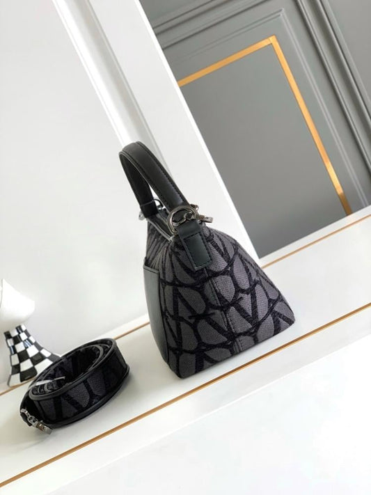 Modern Elegant Embroidered Shoulder Bag 20x14.5x13cm
