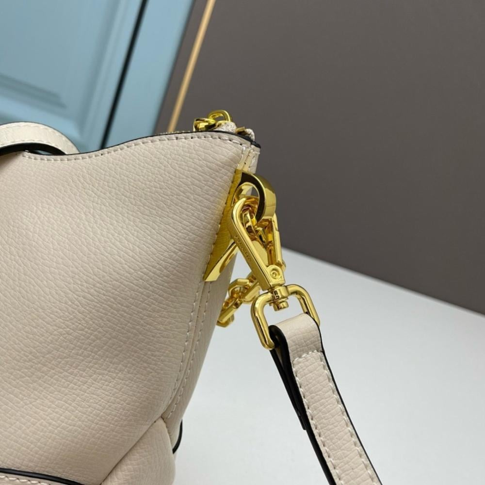 Elegant Refined Shoulder Bag 27x18x10cm