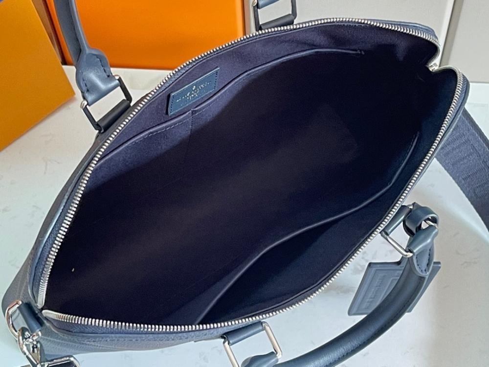 Modern Luxury Quilted Leather Shoulder Bag 39x29x7cm