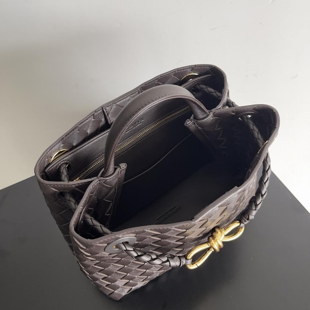Leather Shoulder Bag Style 668588011