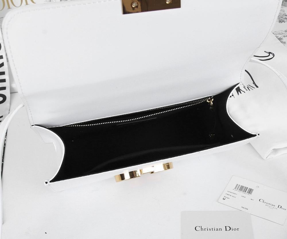 Classic Italian-Inspired Shoulder Bag 24x17x8cm