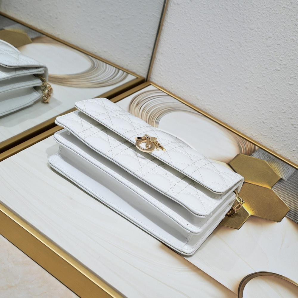 Classic Refined Leather Shoulder Bag 21x11.5x4.5cm