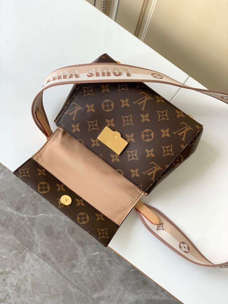 Elegant Stylish Shoulder Bag 20x16x7.5cm
