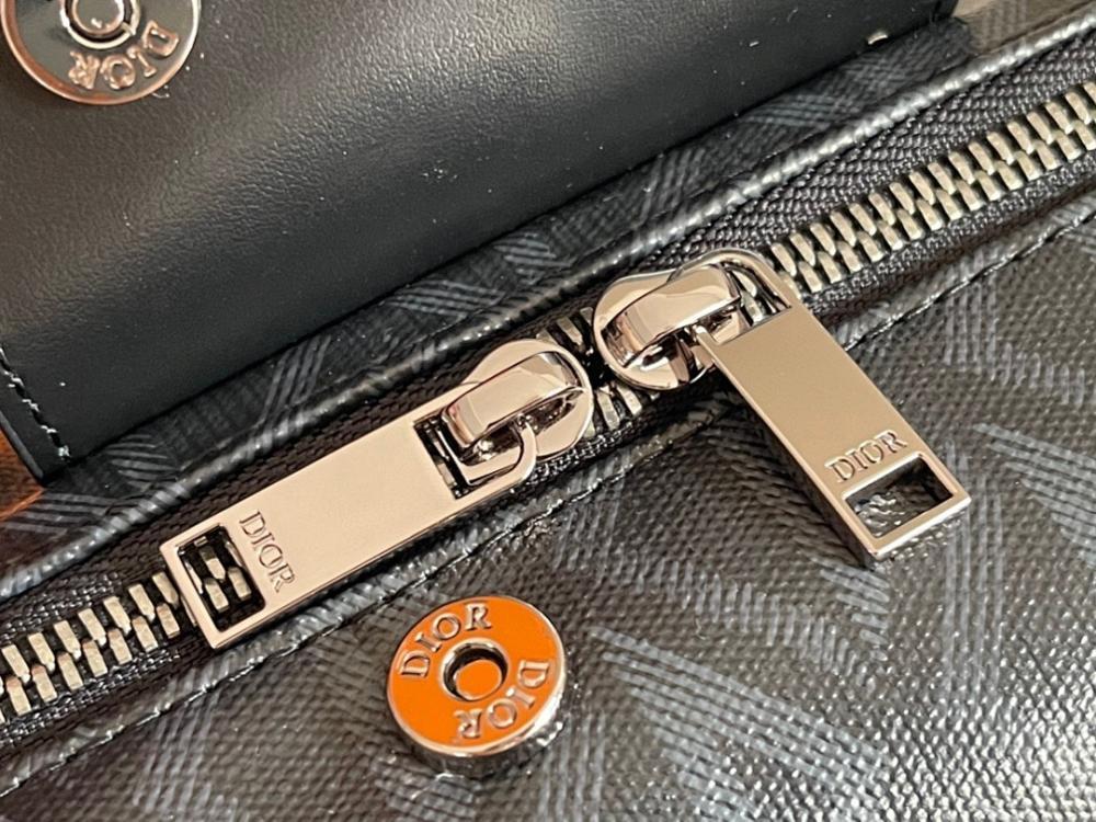 Elegant Grey Leather Shoulder Bag
