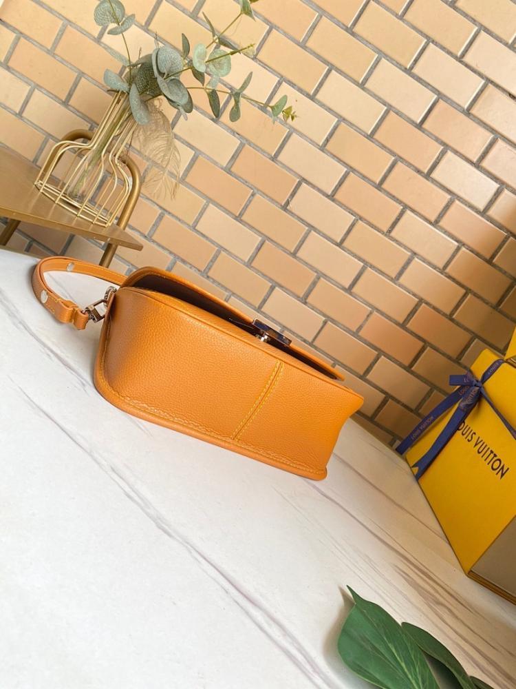 Classic Leather Shoulder Bag 24.5x15.5x9cm