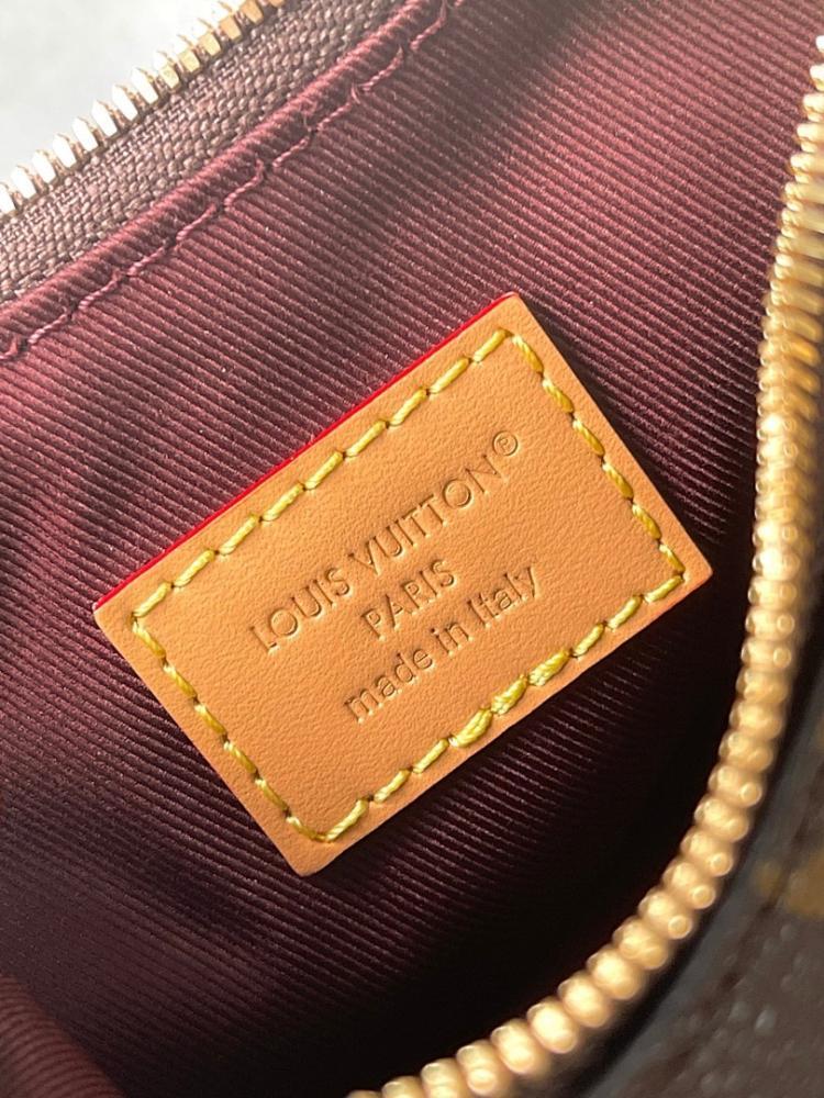 Elegant Monogram Leather Top Handle Bag 19x13x8cm