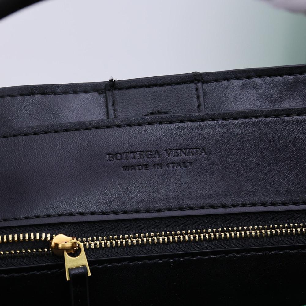 Italian-Inspired Elegant Bag 25x32x11cm