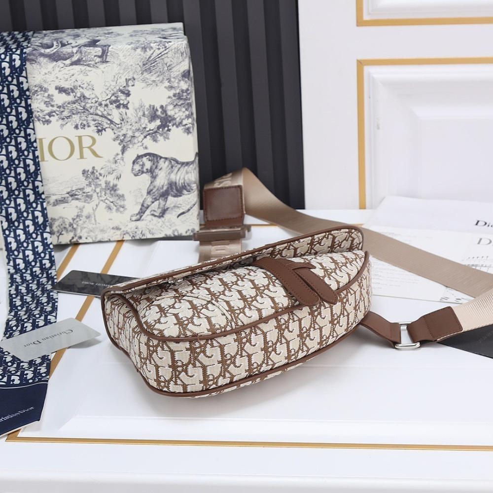 Modern Luxury Monogram Calfskin Shoulder Bag 20x28.6x5cm