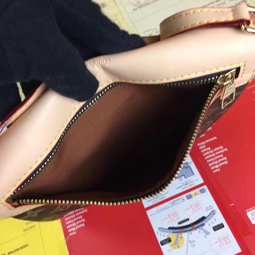 Italian-Inspired Elegant Leather Bag 20x22x4.5cm