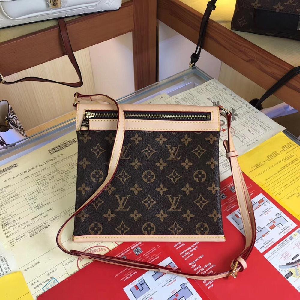 Italian-Inspired Elegant Leather Bag 20x22x4.5cm