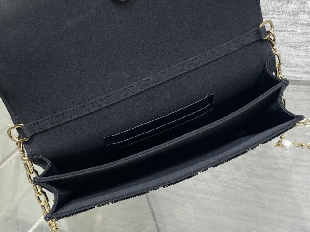 Wallet Style 472739487