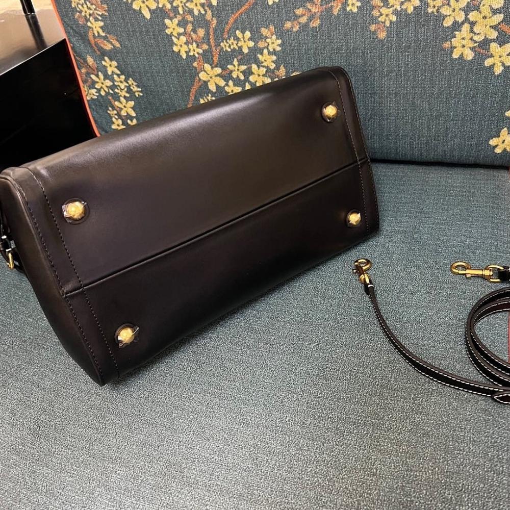 VLogo Signature Leather Shoulder Bag 35x29x18cm Style 1959664182