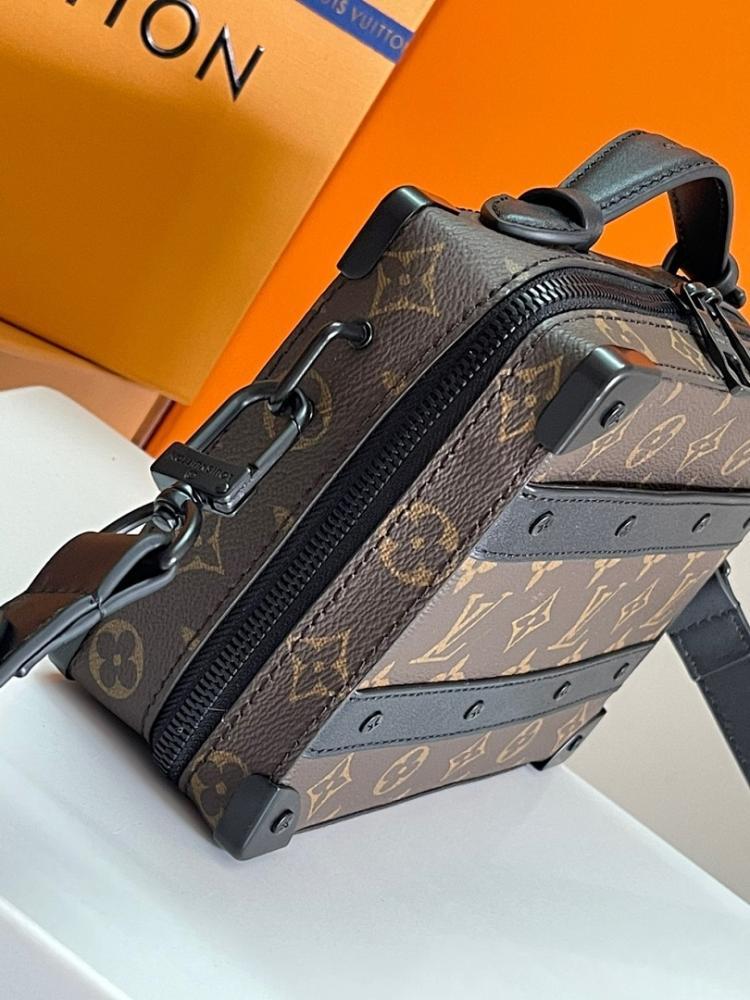 Modern Stylish Monogram Leather Shoulder Bag 21.5x15x7cm
