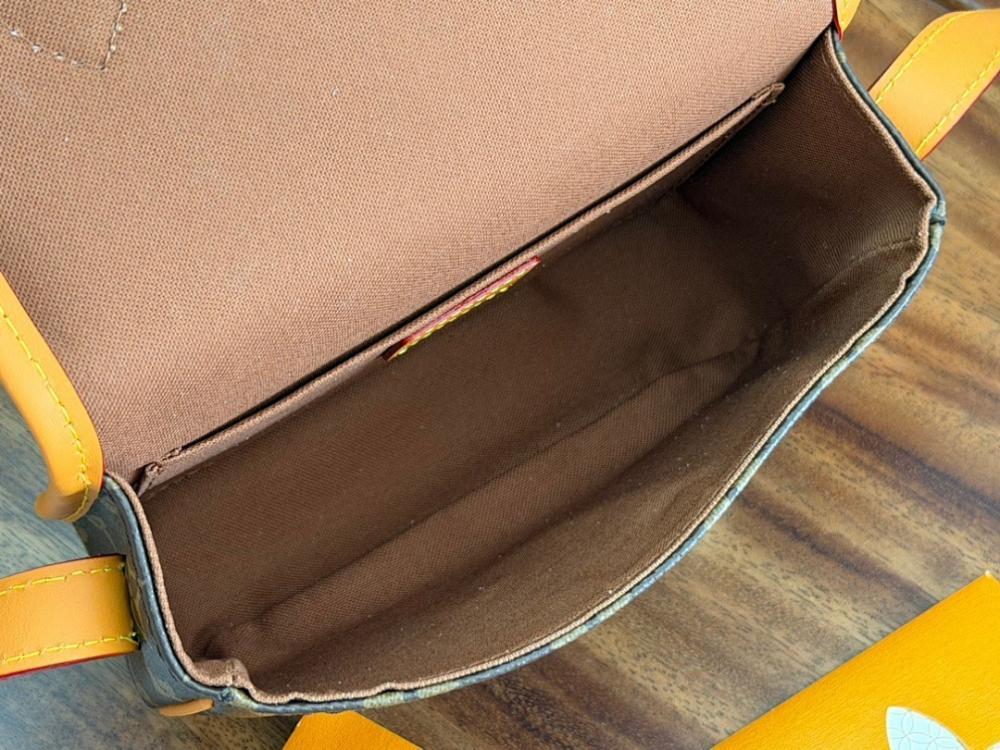 Modern Premium Monogram Leather Crossbody Bag 19.5x15x6cm