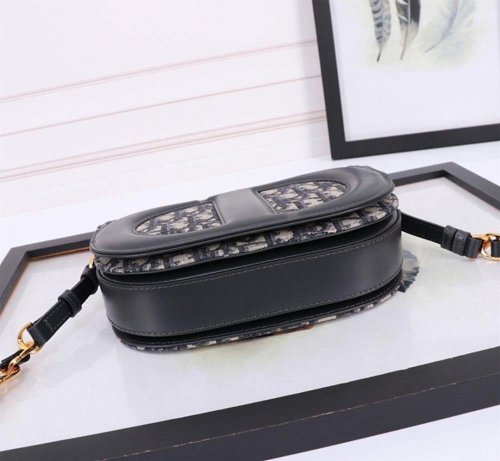 Modern Italian-Inspired Quilted Leather Shoulder Bag 21x12x6cm