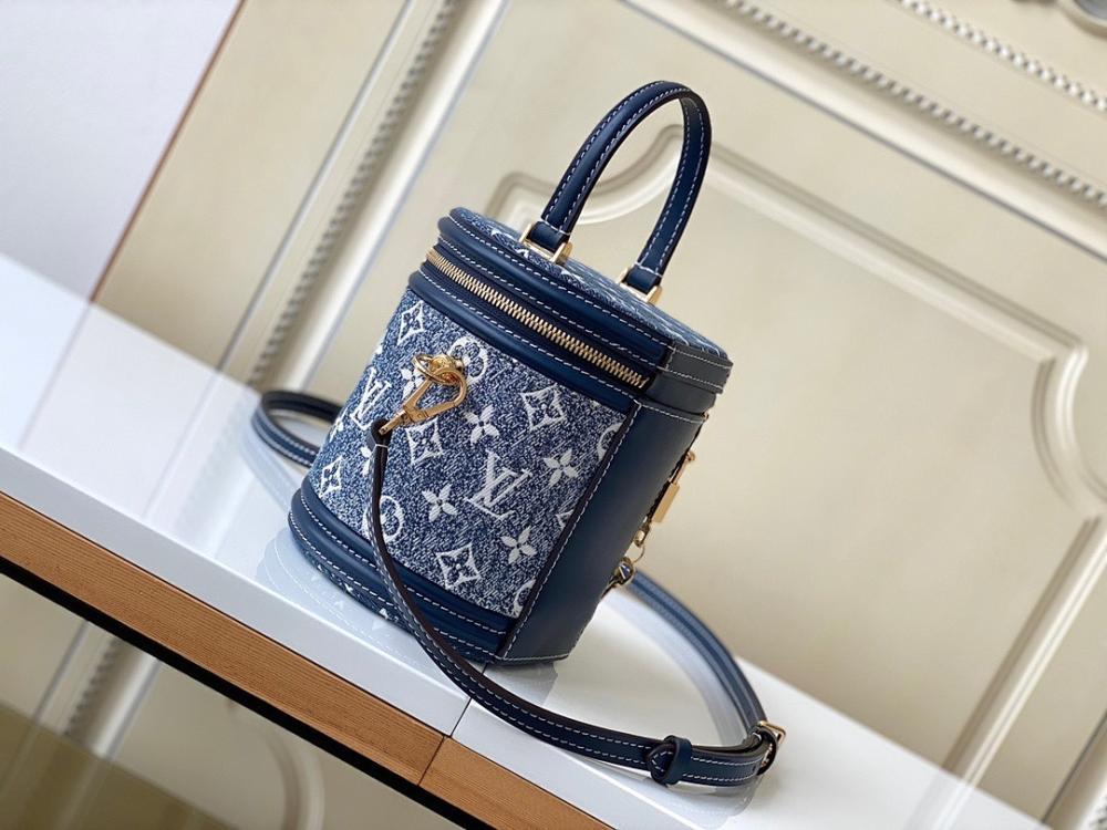 Elegant Leather Shoulder Bag 15x17x15cm