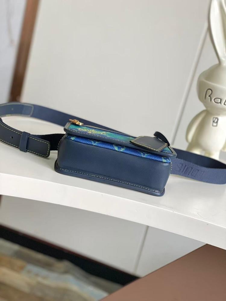 Modern Premium Monogram Leather Shoulder Bag 19x12x7cm