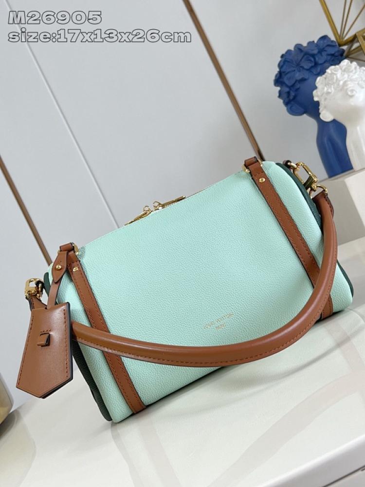 Classic Travel Bag Style 1069876972